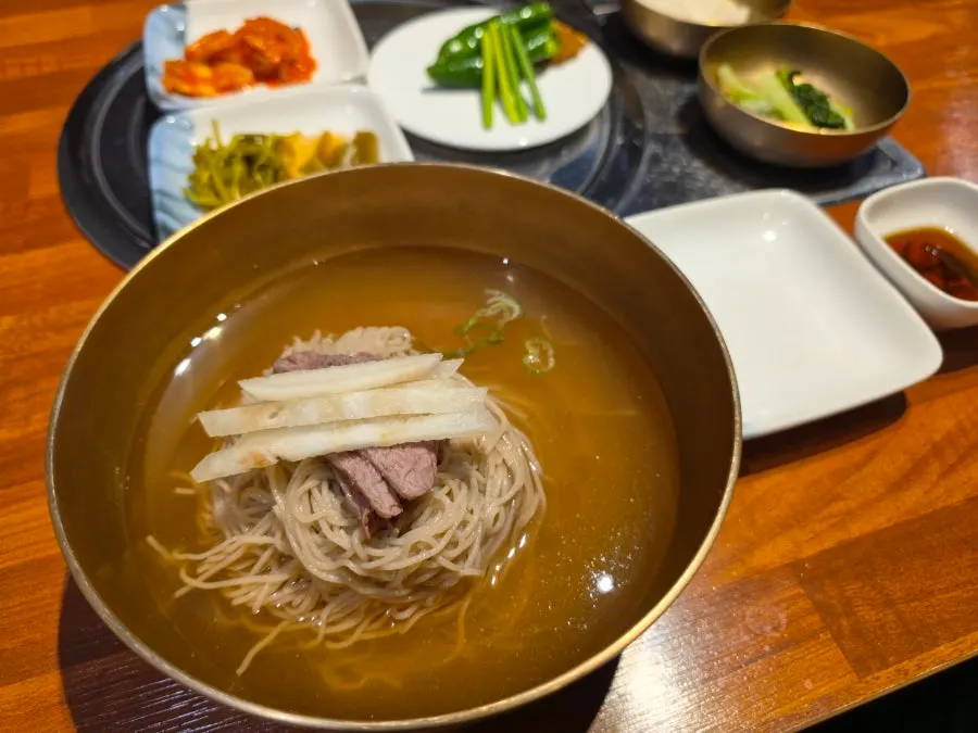 하루 50그릇 한정 평양냉면 상차림