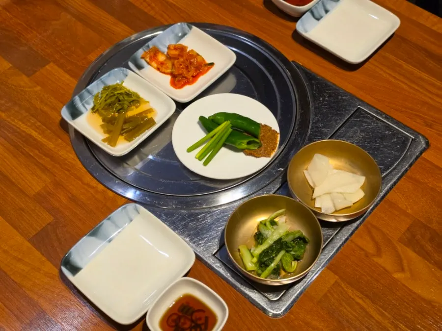 평양냉면과 한우탕반을 함께 주문한 두정동 점심상