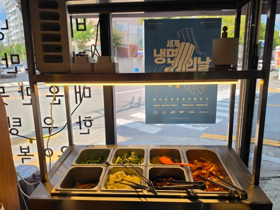 식사를 마친 그니식당 테이블
