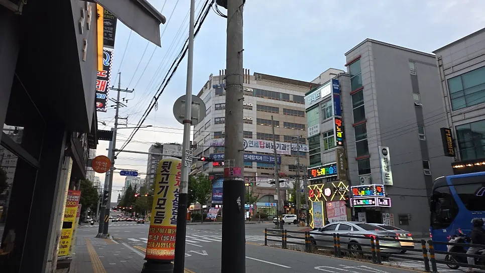 Exterior of Geuni Sikdang in Dujeong-dong, Cheonan