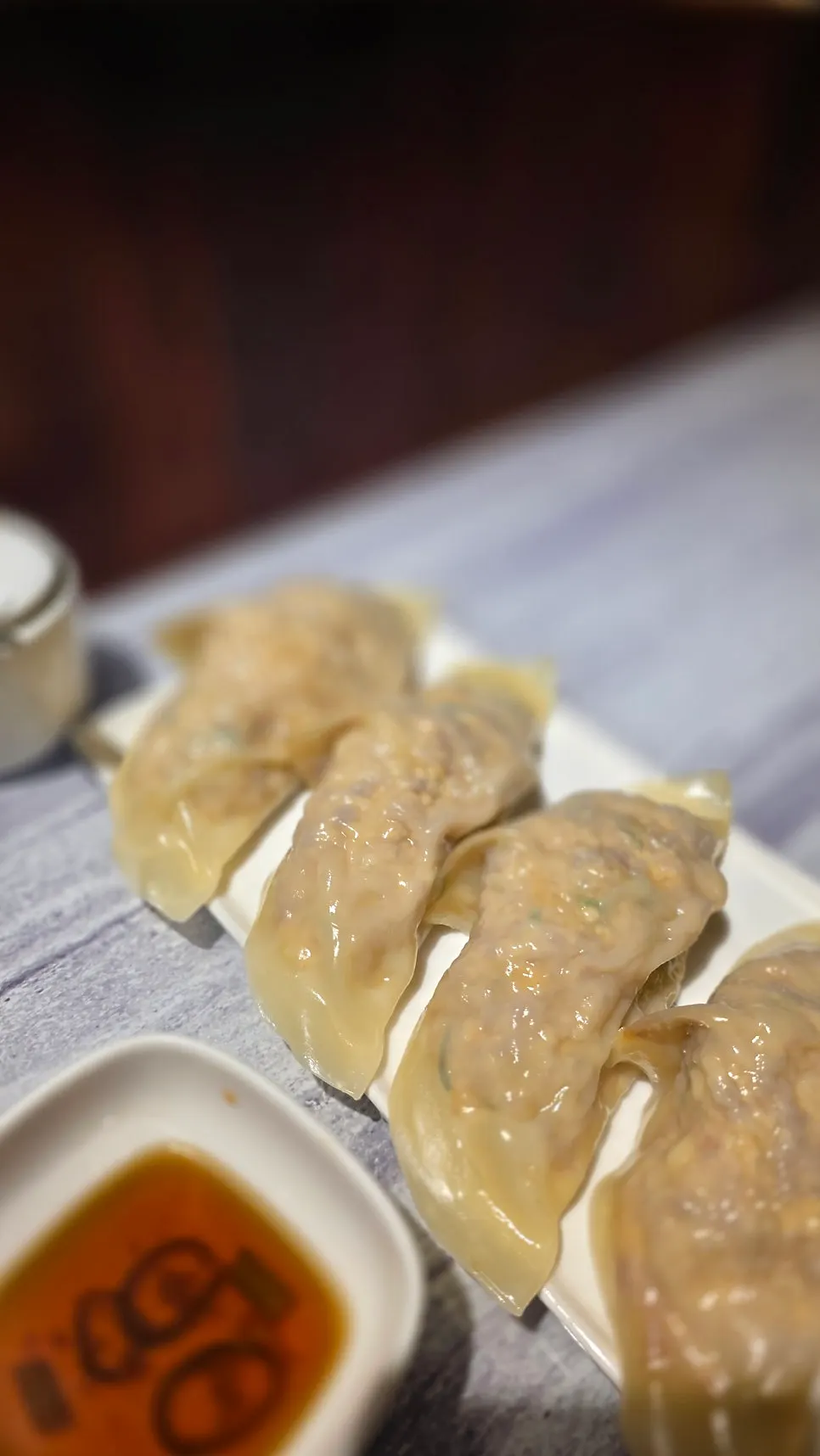 King mandu lined up on a long plate