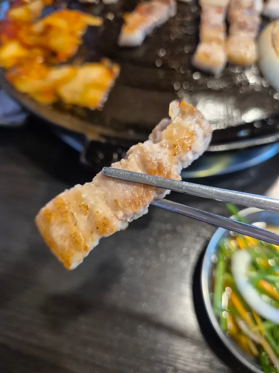 Long-grilled kimchi with pork belly