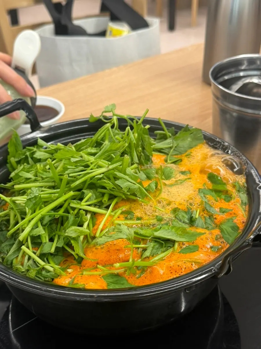 Susunan hidangan kursus asas kalguksu cendawan pedas