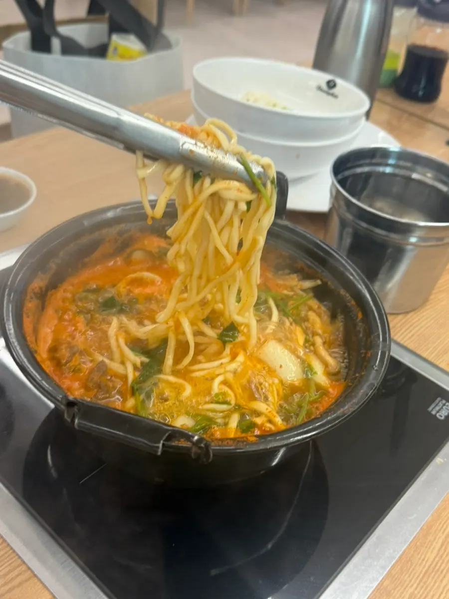 Daging shabu dicelup sos kicap wasabi