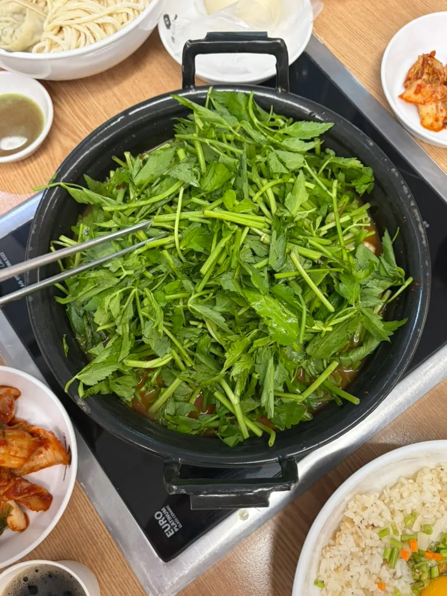 Spicy kalguksu and shabu ingredients
