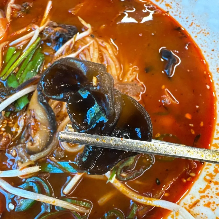 เครื่องและเส้นของ gochu jjamppong