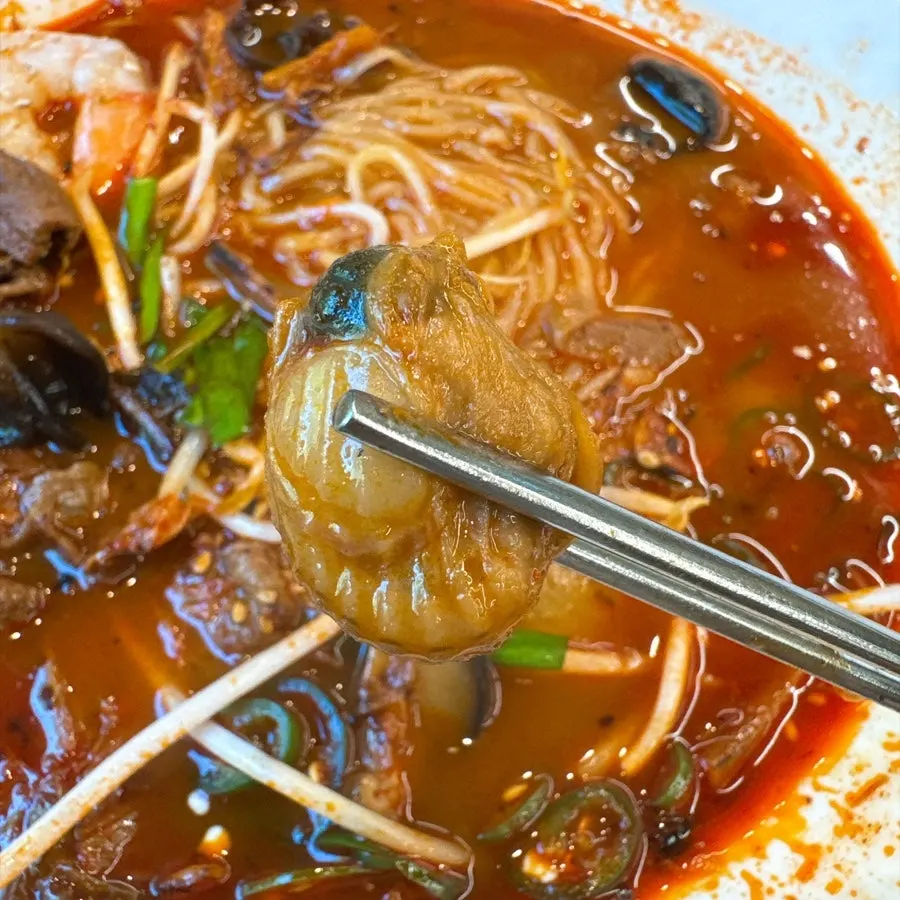 gochu jjamppong เสิร์ฟหอยเชลล์และกุ้ง