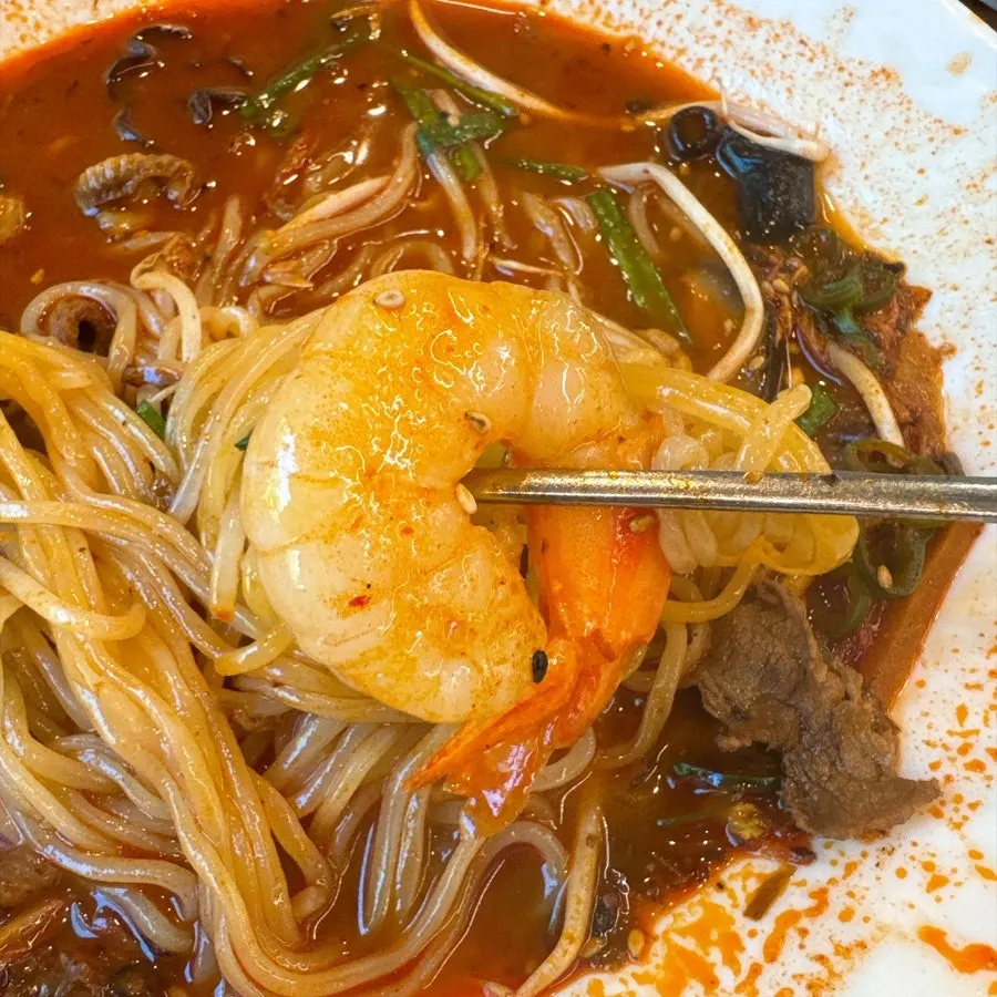 gochu jjamppong กับน้ำซุปบ่มอุณหภูมิต่ำ
