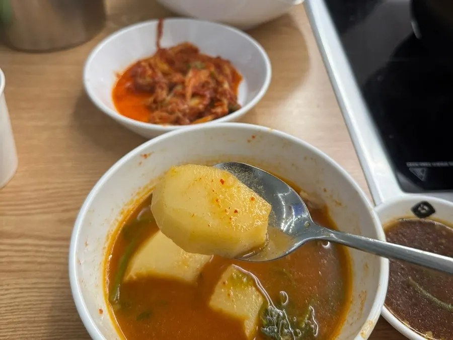 Fully cooked lotus root starch noodles added as a topping