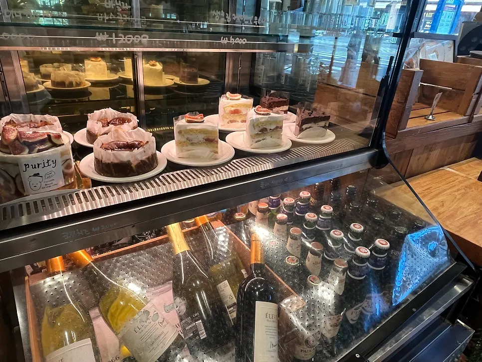 Quiet interior atmosphere of Purity Cafe
