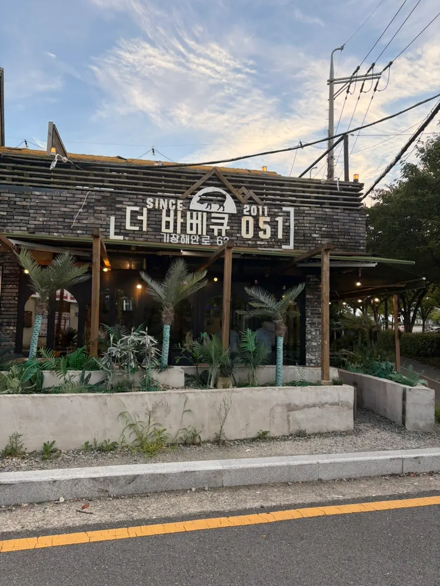 Mountain lodge-style exterior of The Barbecue 051