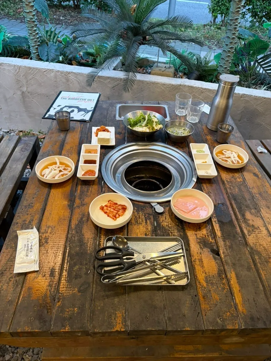 Outdoor tables where pets are welcome