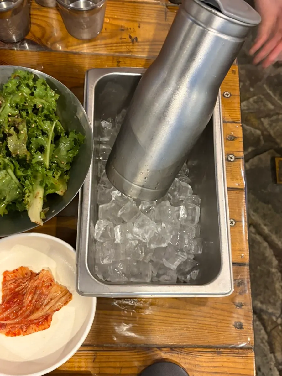 Ice basket placed on the table