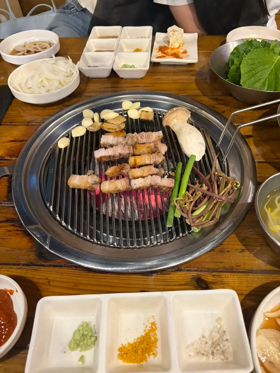 Friend grilling pork belly
