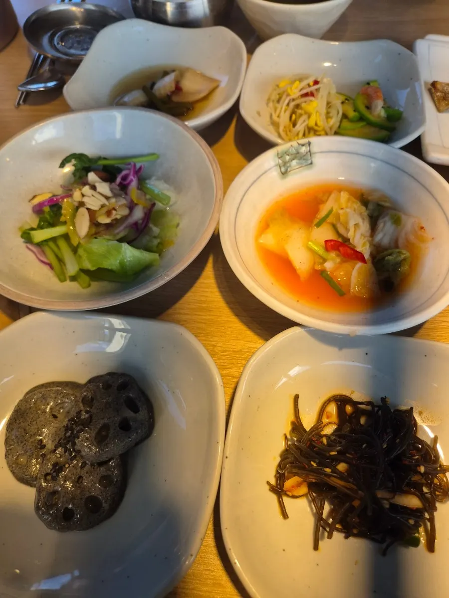 정갈하게 차려진 수제 반찬