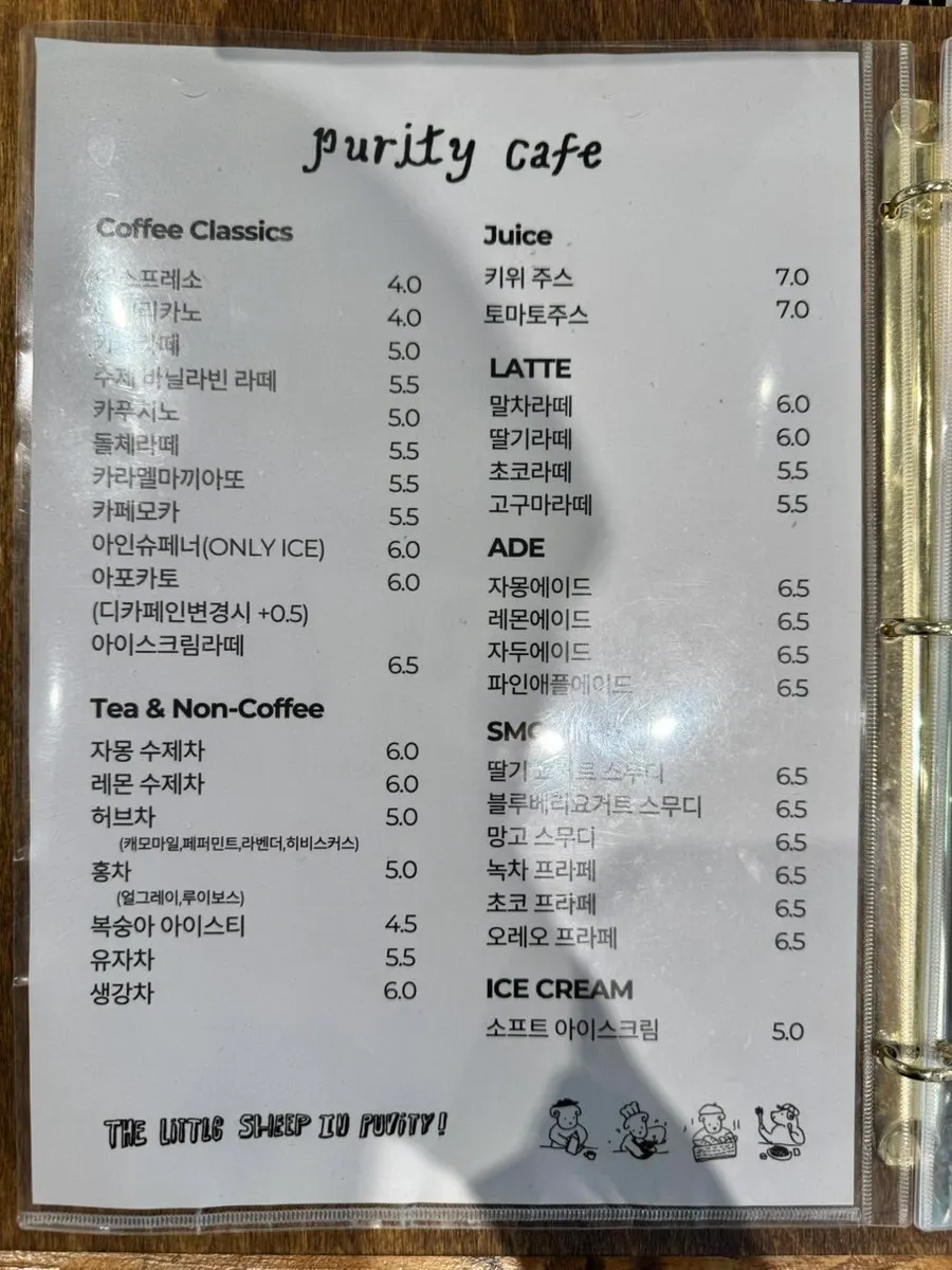 퓨리티카페 베이커리 진열대