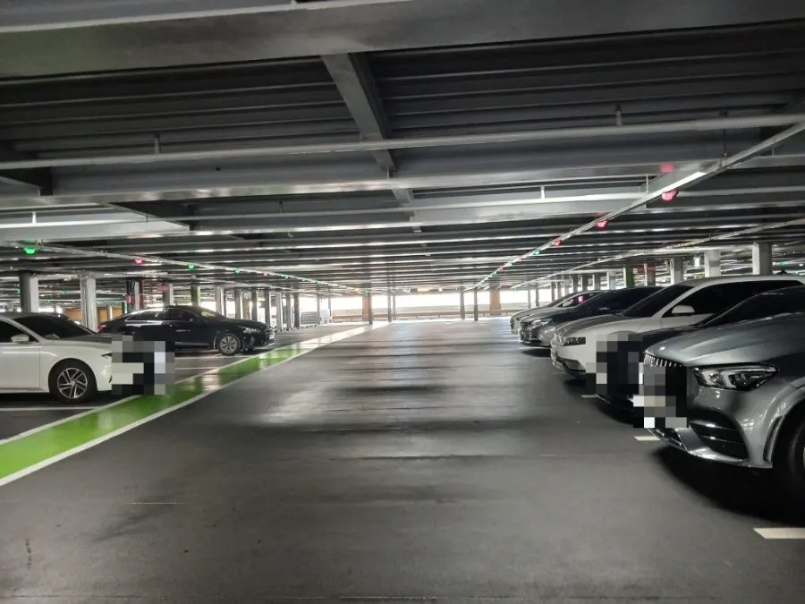 Reference video scene from a visit to Busan Premium Outlets