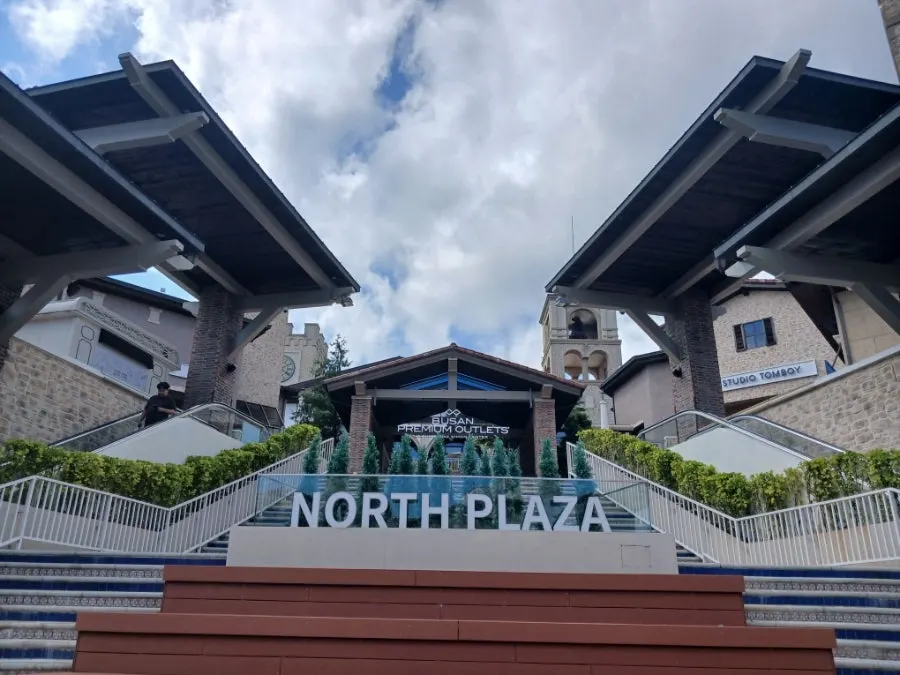 Parking spaces at Busan Premium Outlets