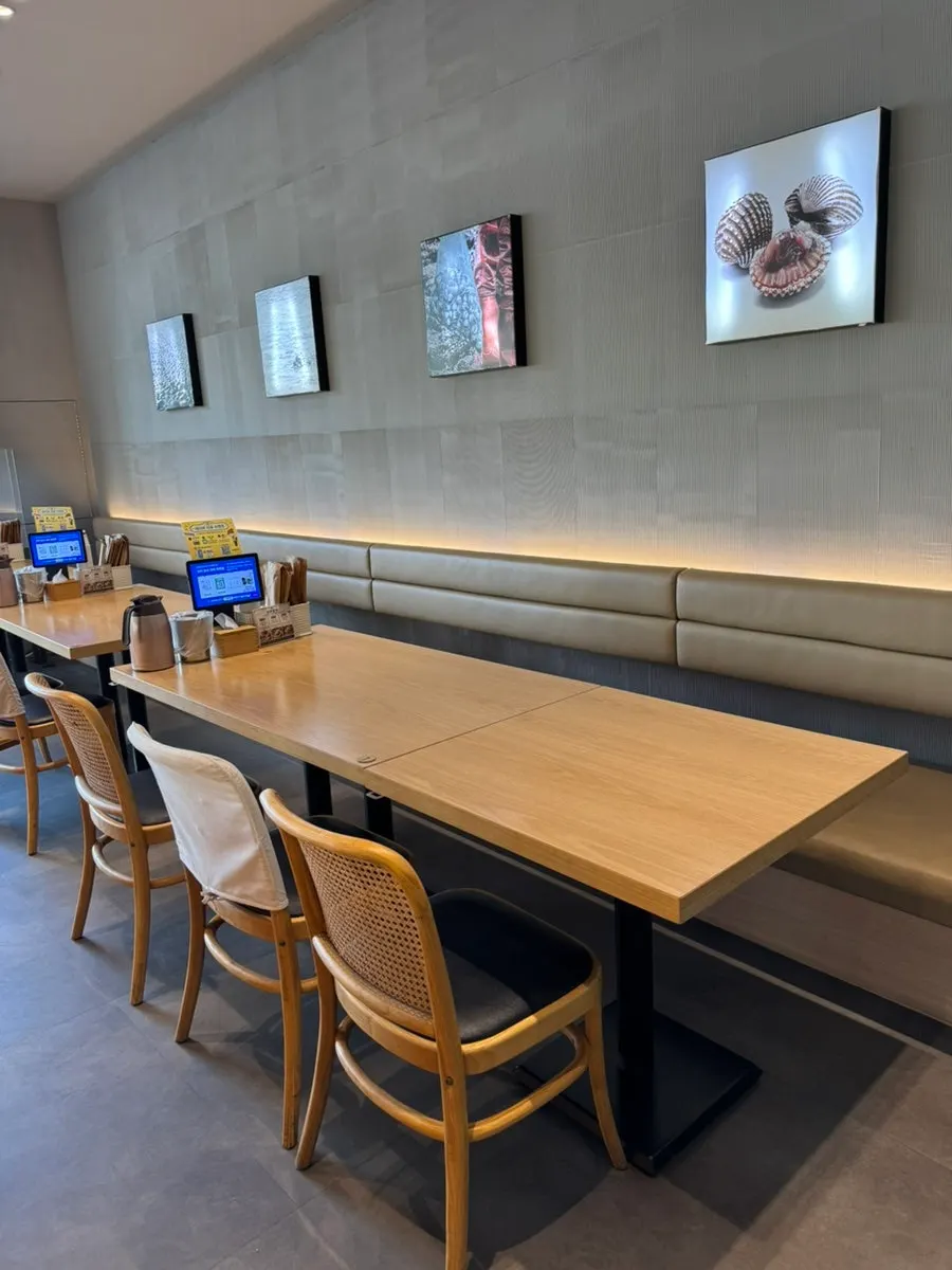 Restaurant waiting area