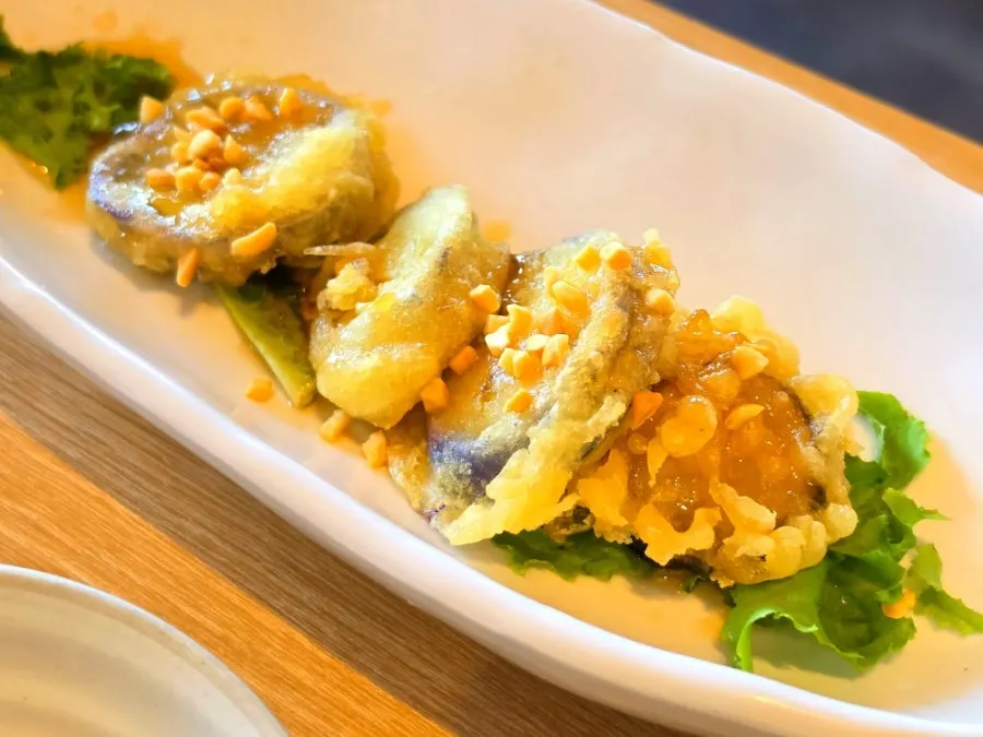 Side dishes served with cockle bibimbap