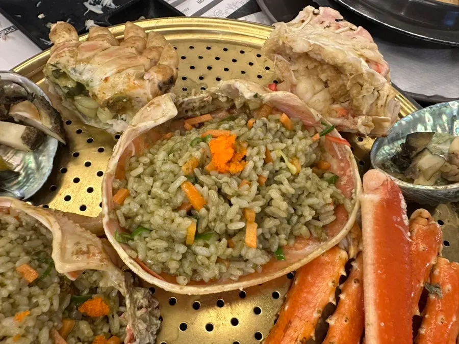 Snow crab and king crab leg meat