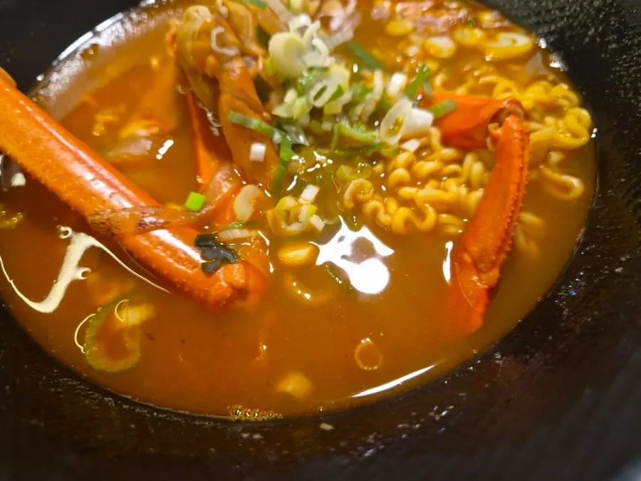 Fried rice and ramen course for a snow crab meal with friends in Gijang, Busan