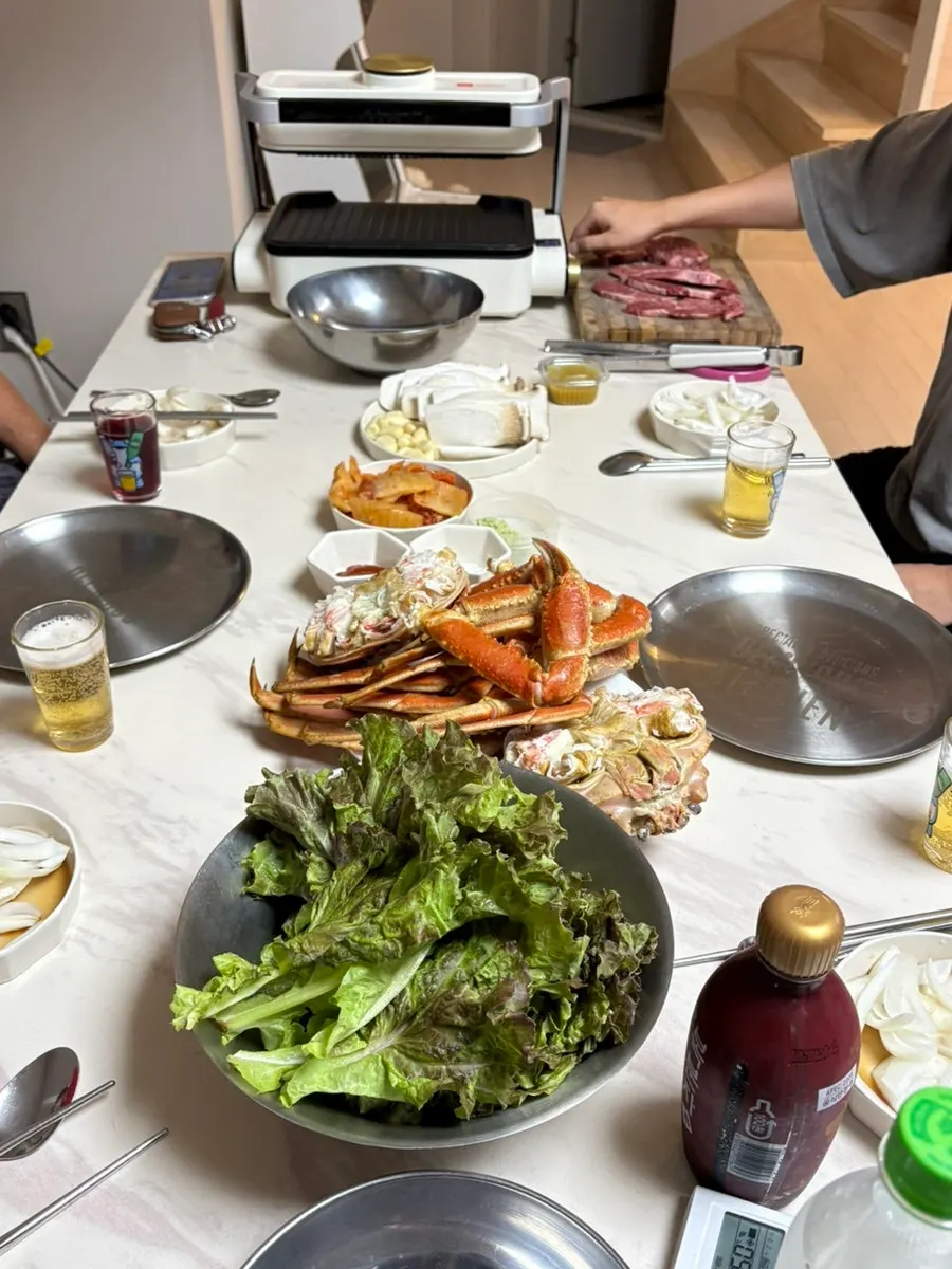 Snow crab takeaway enjoyed at the accommodation