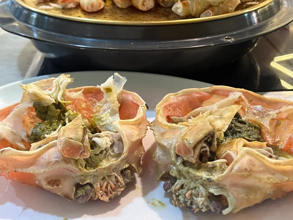 Snow crab meat enjoyed without sauce