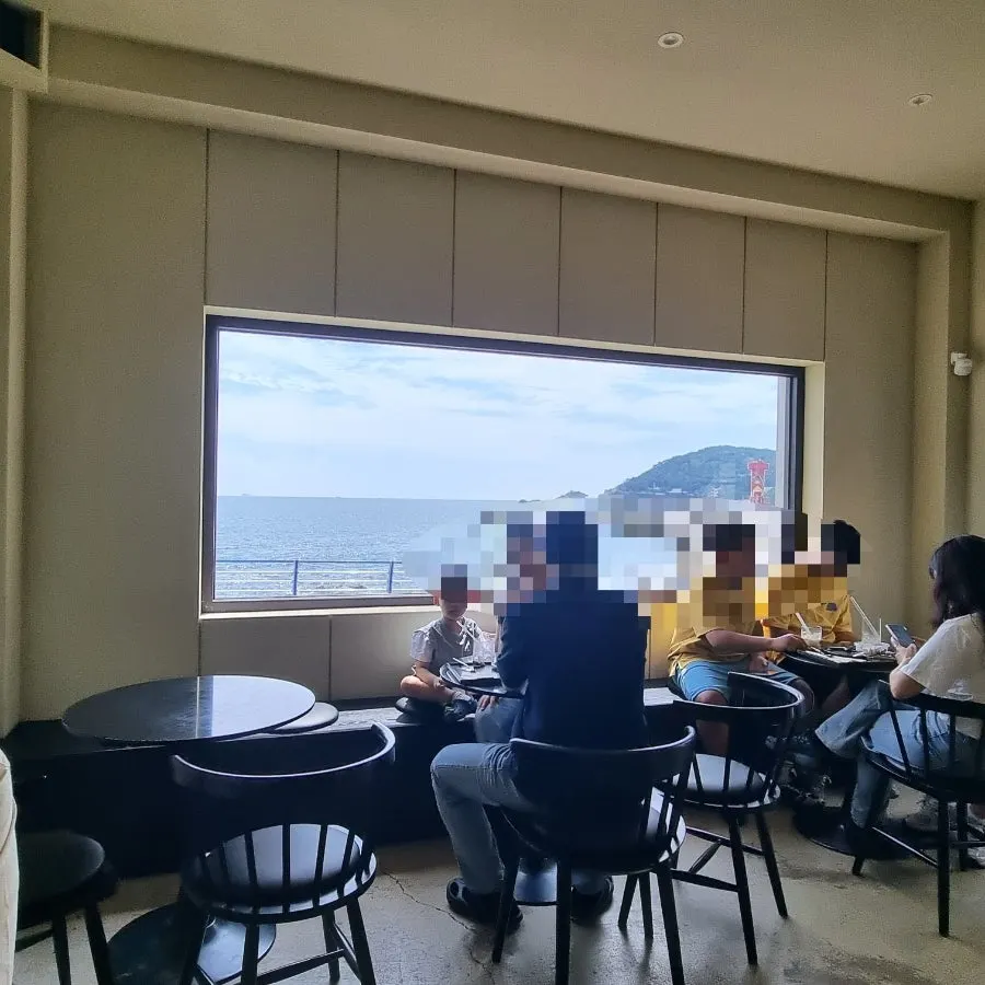 Sea-view area in Deokmi's annex