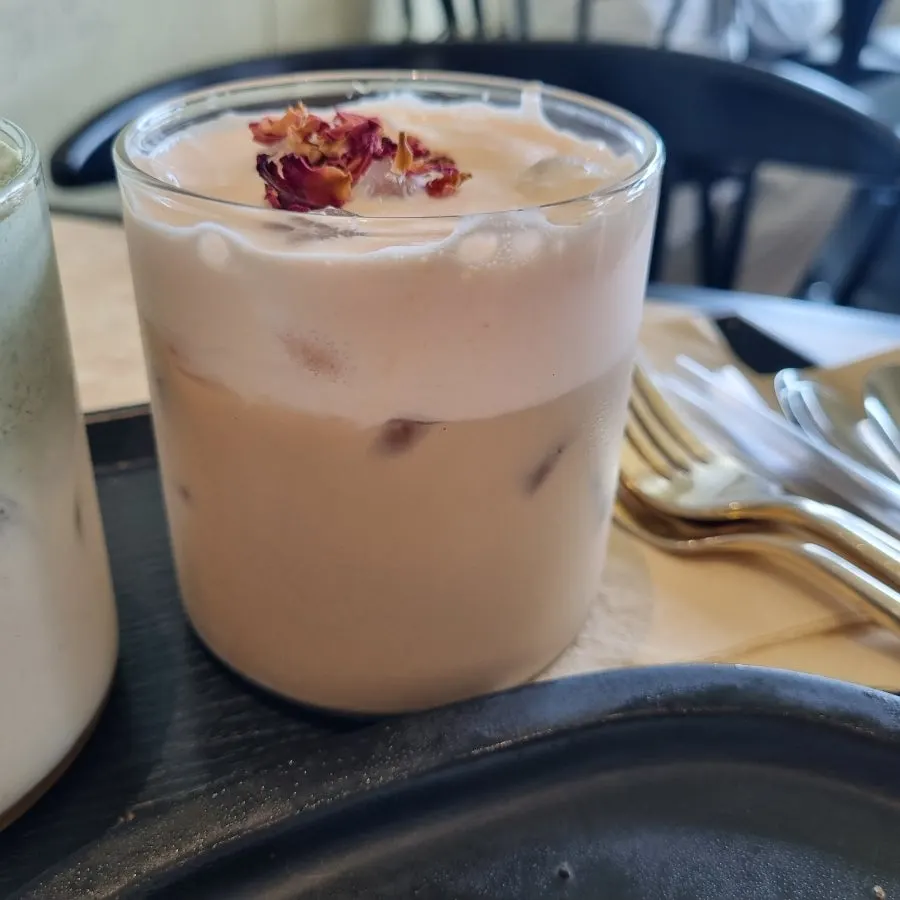 Deokmi's Bomnaeum mugwort cream latte