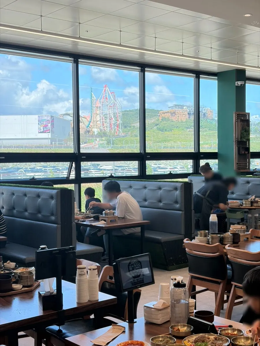 The restaurant's Korean-style interior atmosphere