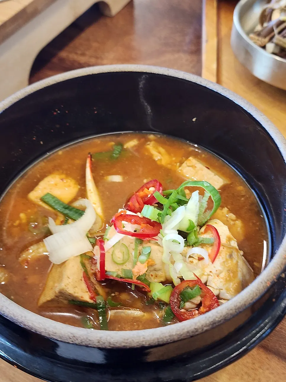 해물된장찌개와 갓 지은 솥밥