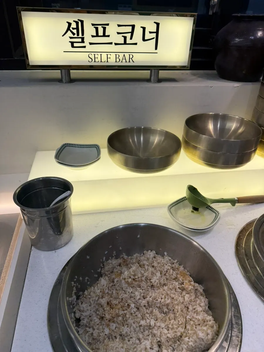 Basic table setting for the tteokgalbi set