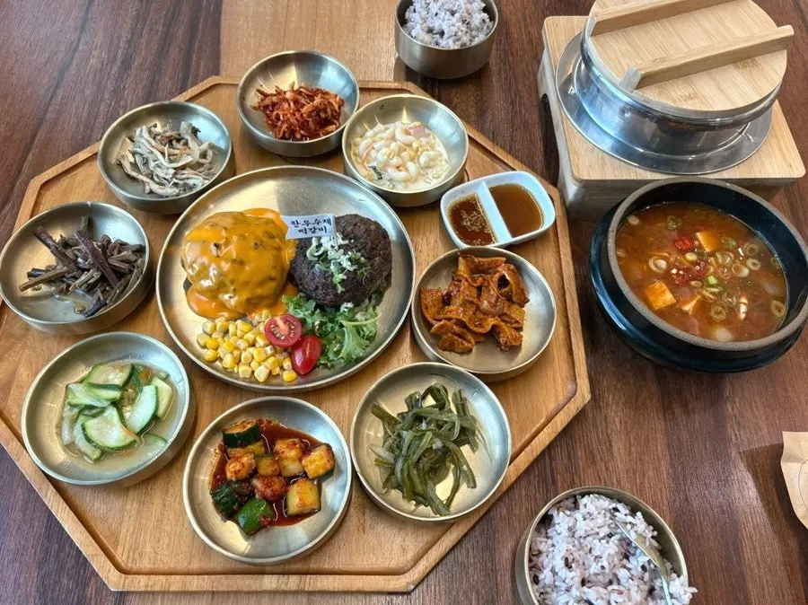 Tteokgalbi set table spread
