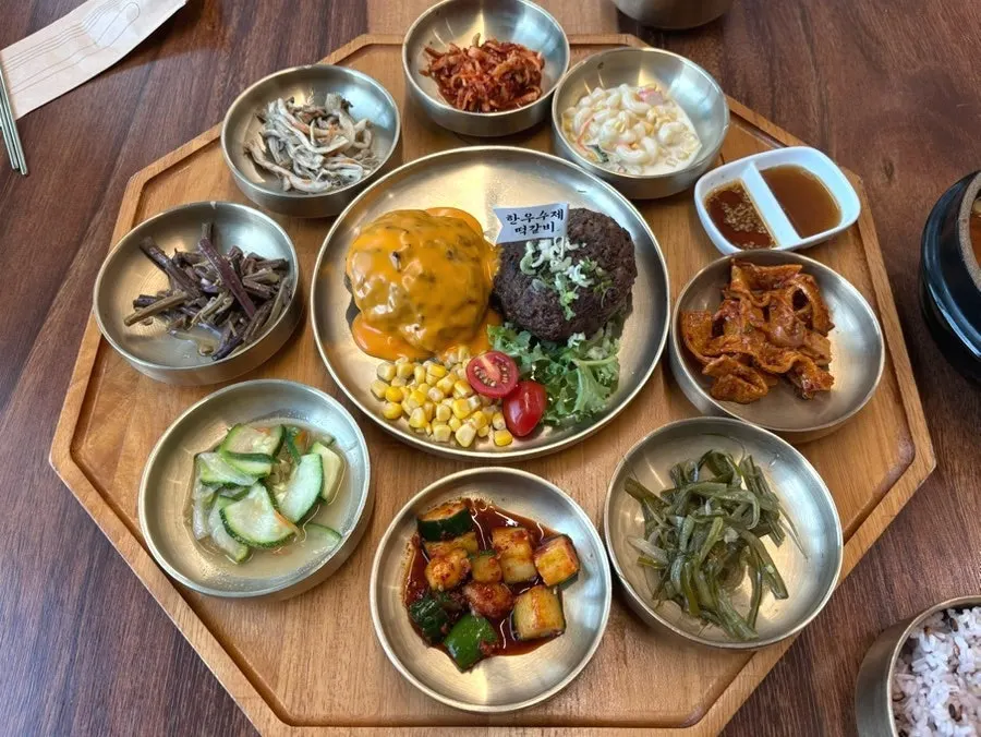 Cheese tteokgalbi served with corn