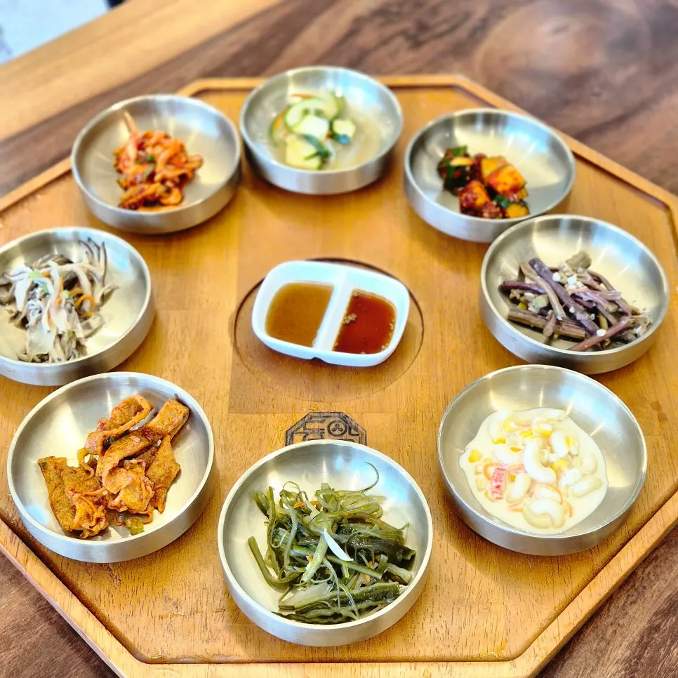 가족 손님이 많은 동암떡갈비 대기 공간