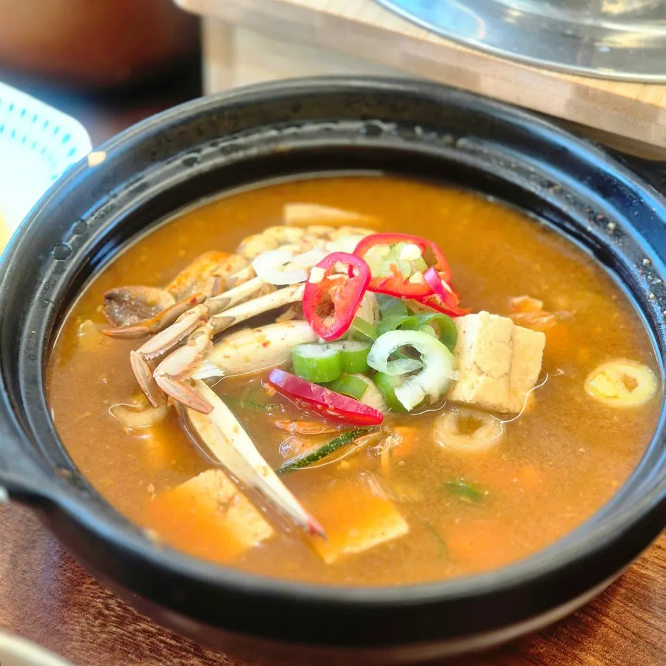 꽃게와 두부가 들어간 된장찌개