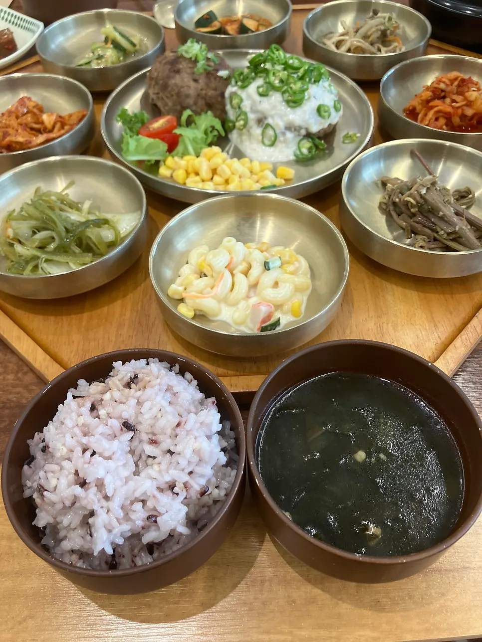 푸짐한 떡갈비 정식 구성