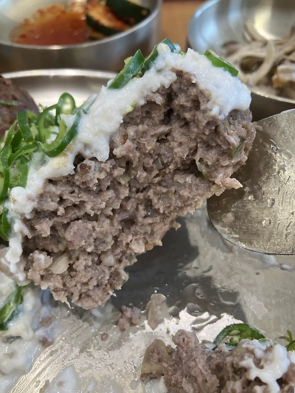 Cream Cheongyang chili tteokgalbi cross-section and juices