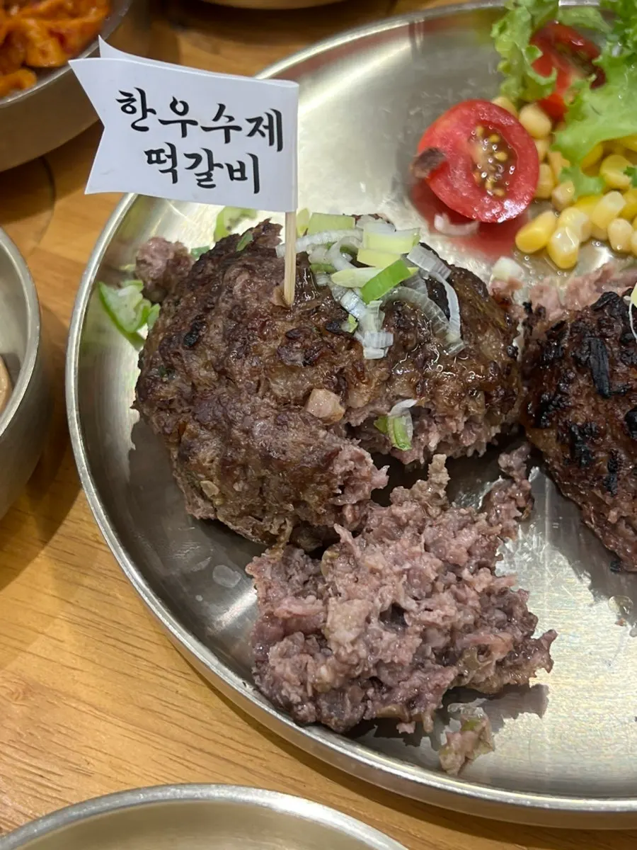 Hanwoo tteokgalbi served with side dishes