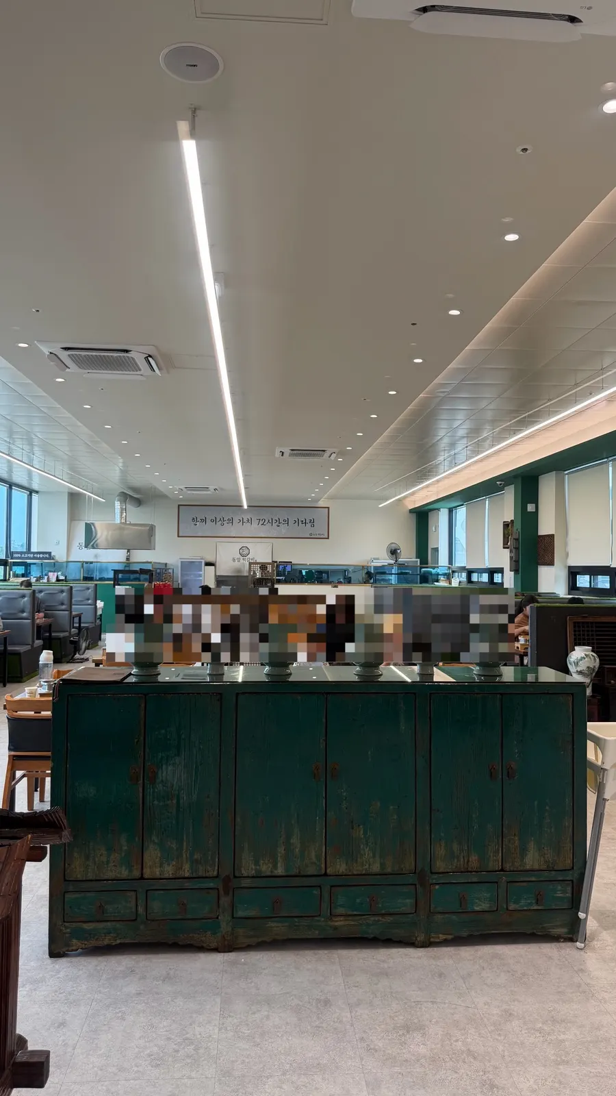 Entrance and waiting area of Dongam Tteokgalbi on the 3rd floor