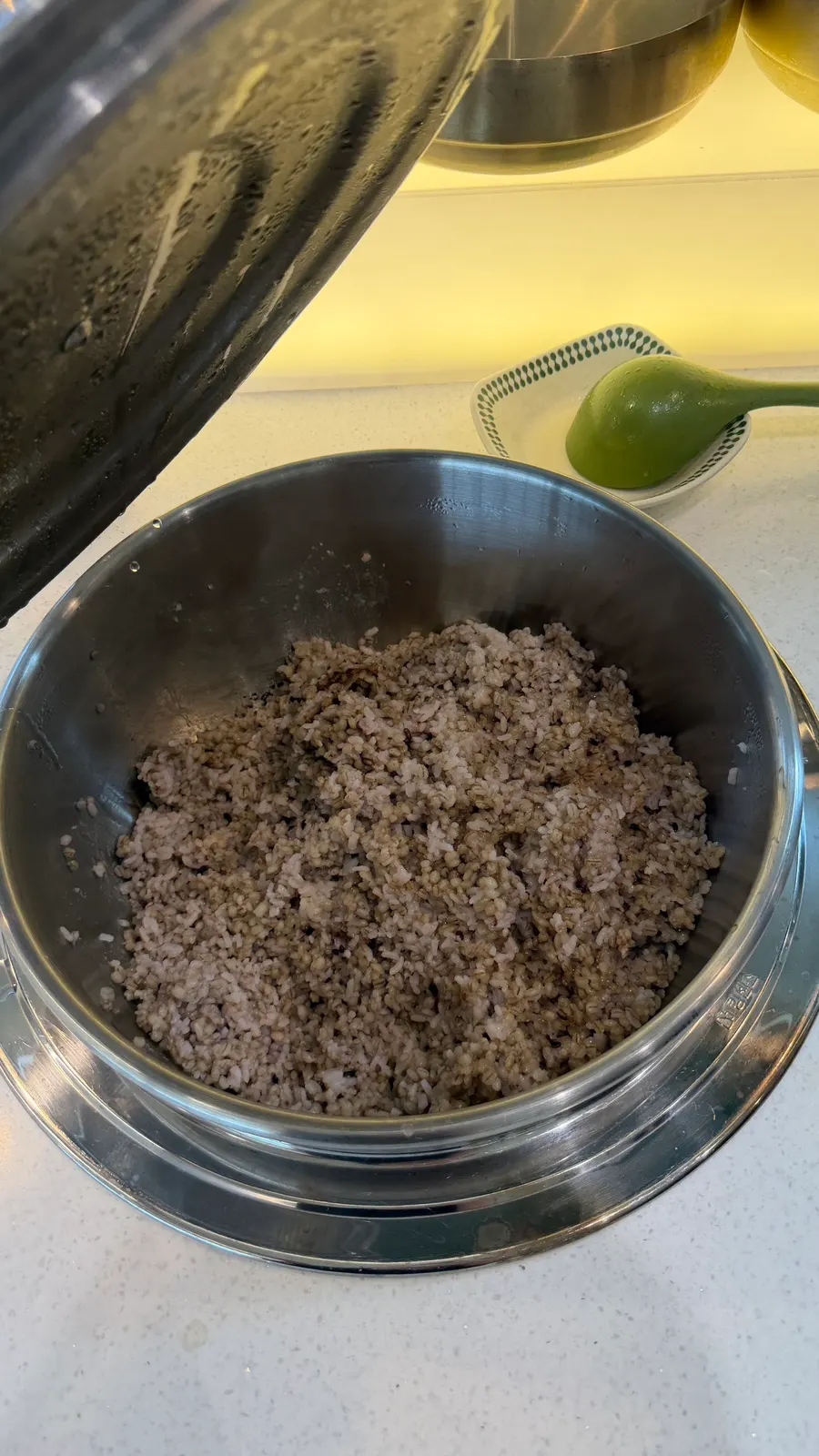 Cauldron barley rice at the self-bar corner