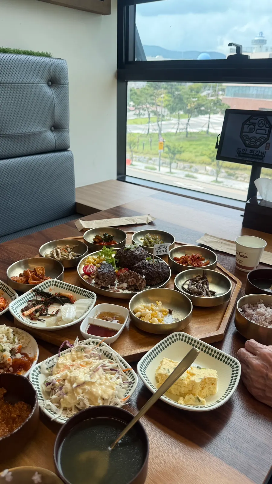Full spread of the tteokgalbi set for three