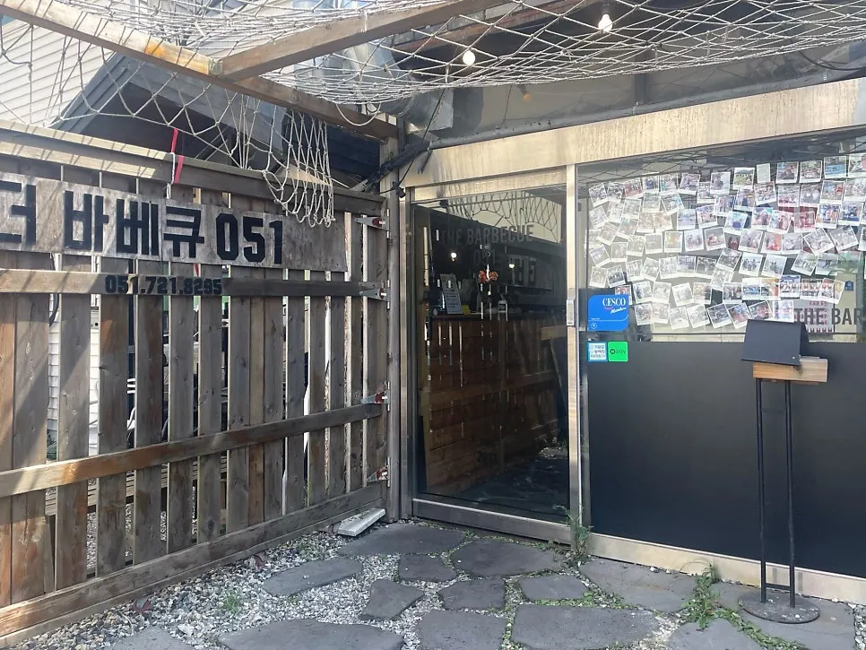 가족 외식과 데이트에 어울리는 더바베큐051 내부 분위기