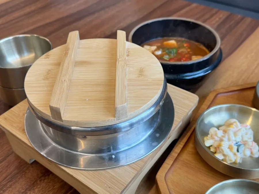 Freshly made sotbap and doenjang jjigae