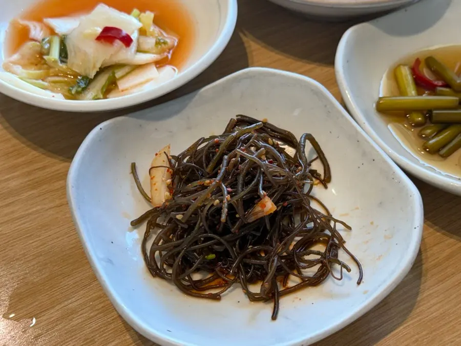 A side dish plate served alongside the dried corvina