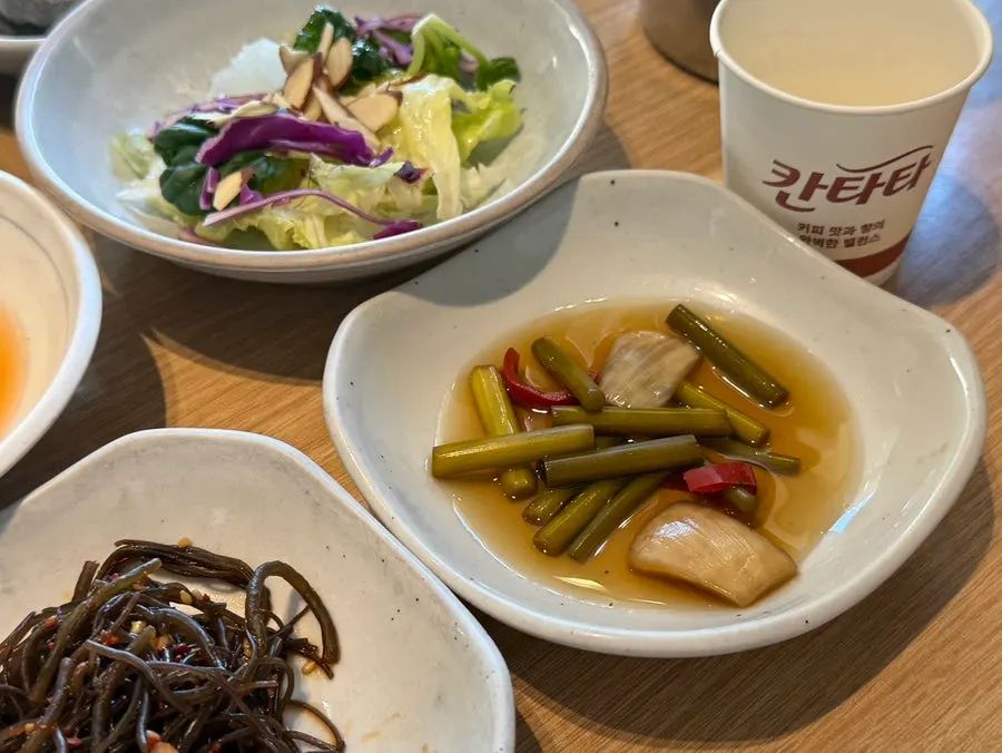 Close-up of Kkomak Hansang's handmade side dishes
