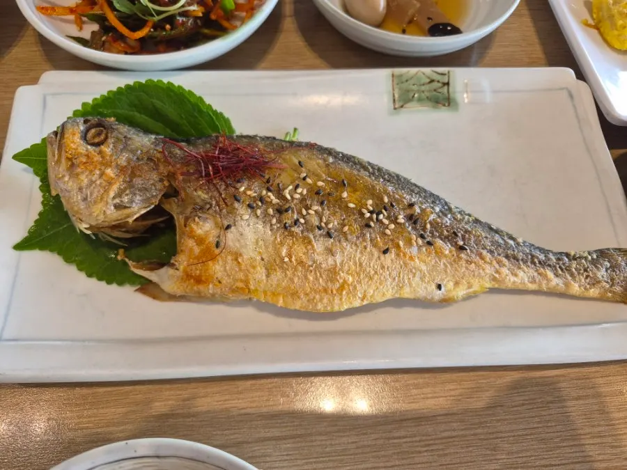 보리굴비까지 차려진 푸짐한 한상