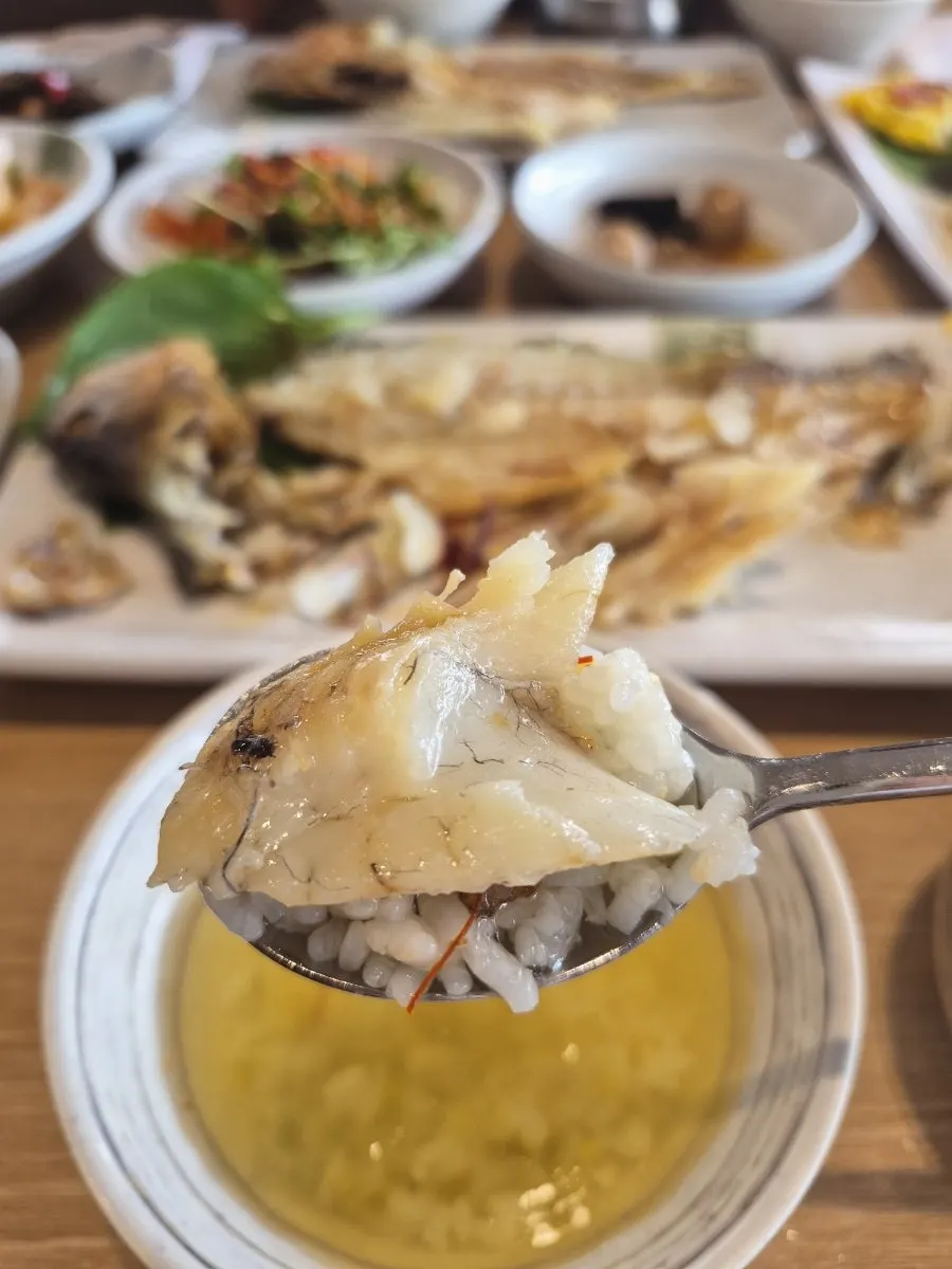 녹차물에 만 밥과 보리굴비 살