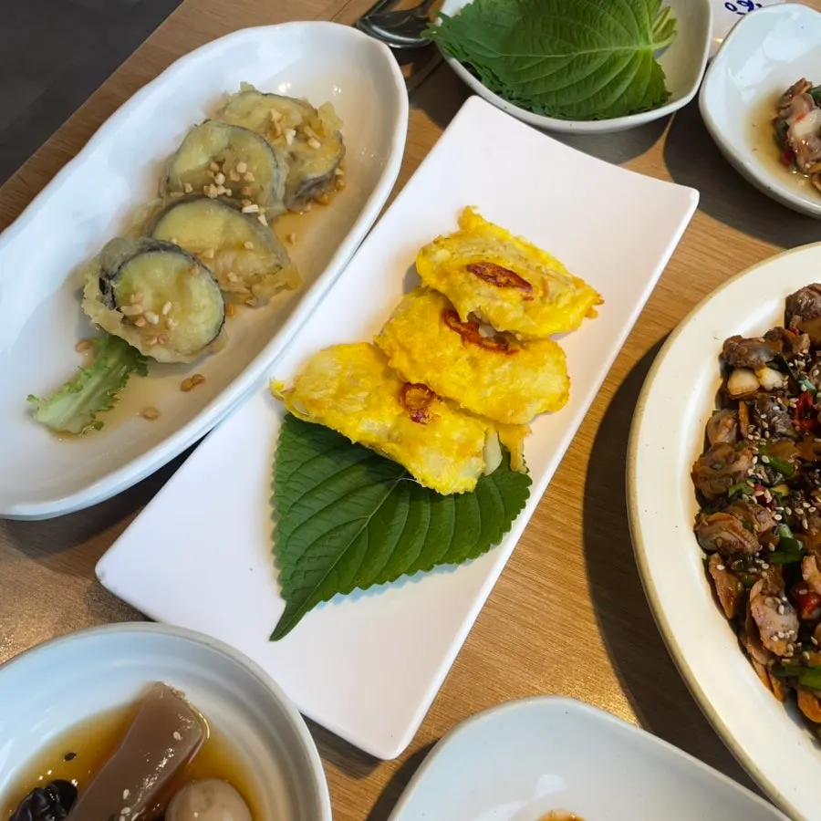 茄子糖醋肉和镰刀酱等小菜